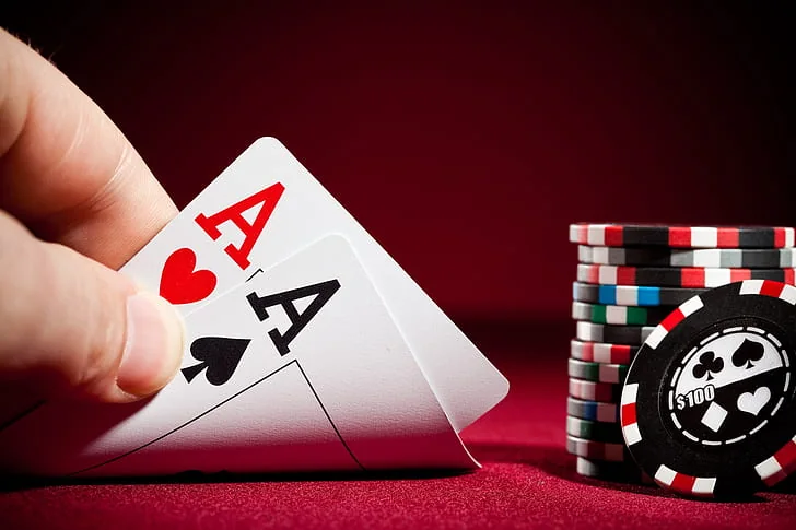 Kartu pertandingan olahraga dan navigasi liga pada layar mobile